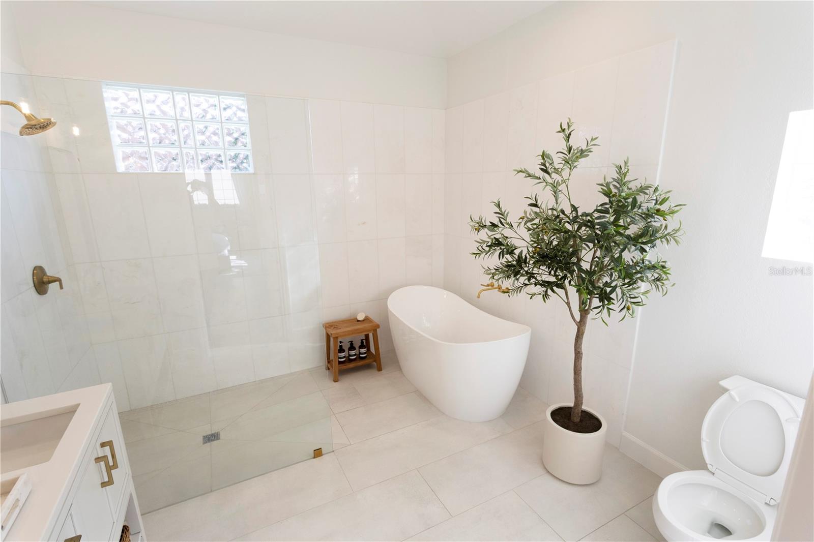 Image 17 of 25 For 7250 Alicante Drive 5