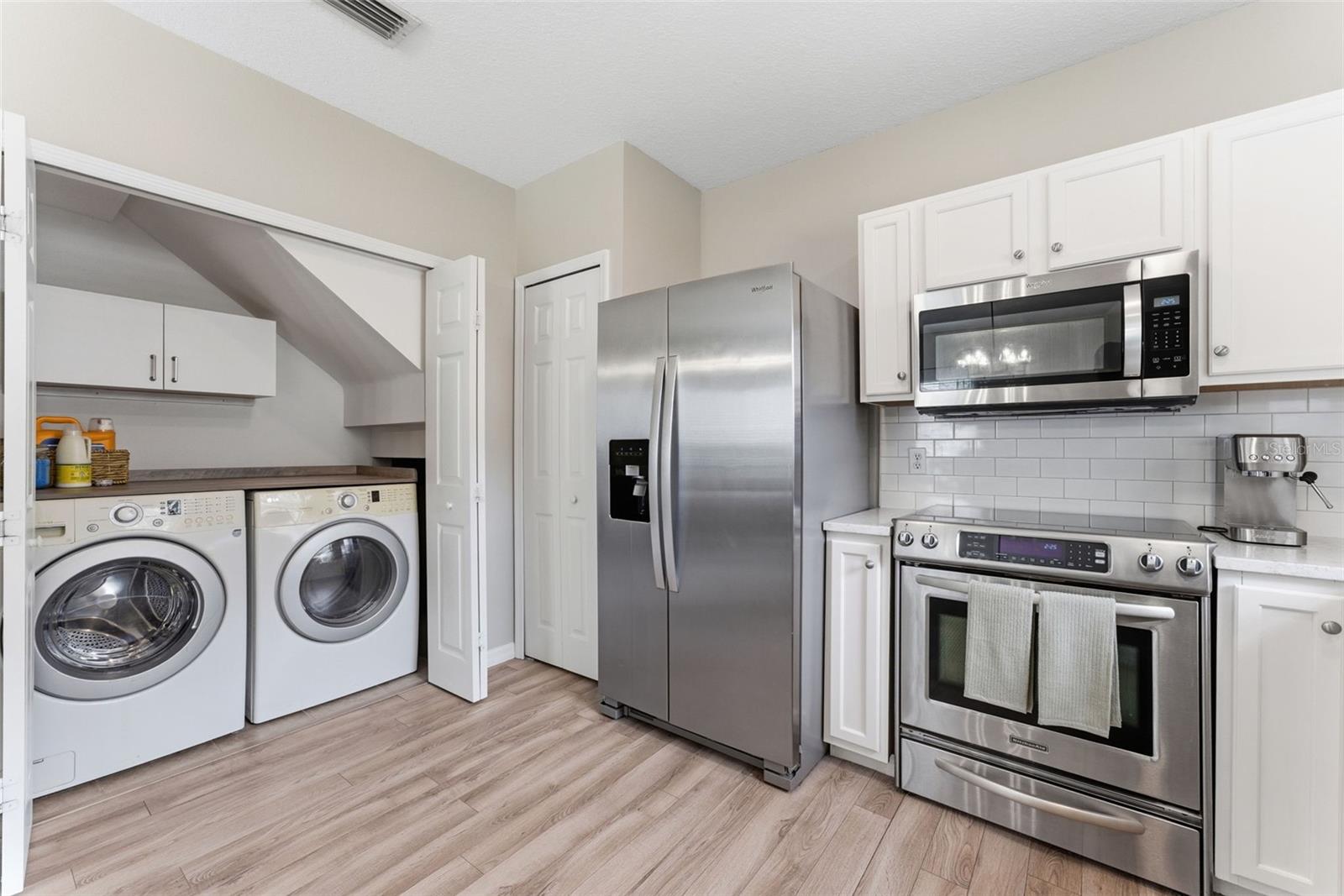 Image 11 of 32 For 6221 Flagfish Court 105