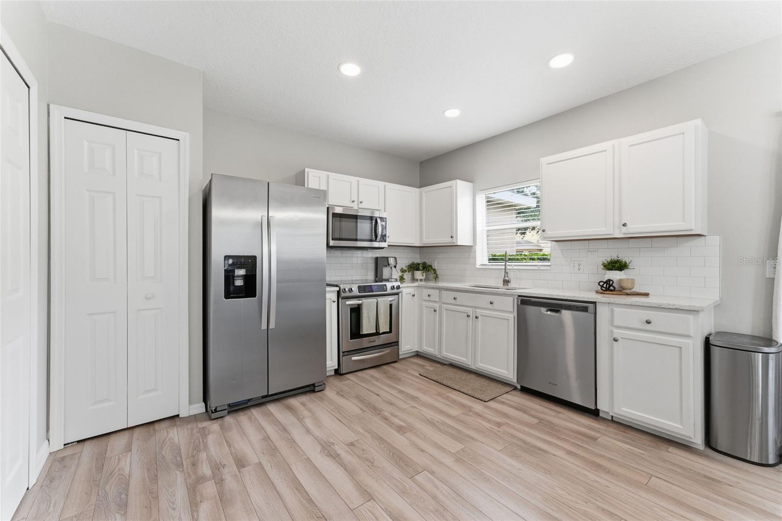 Image 9 of 32 For 6221 Flagfish Court 105