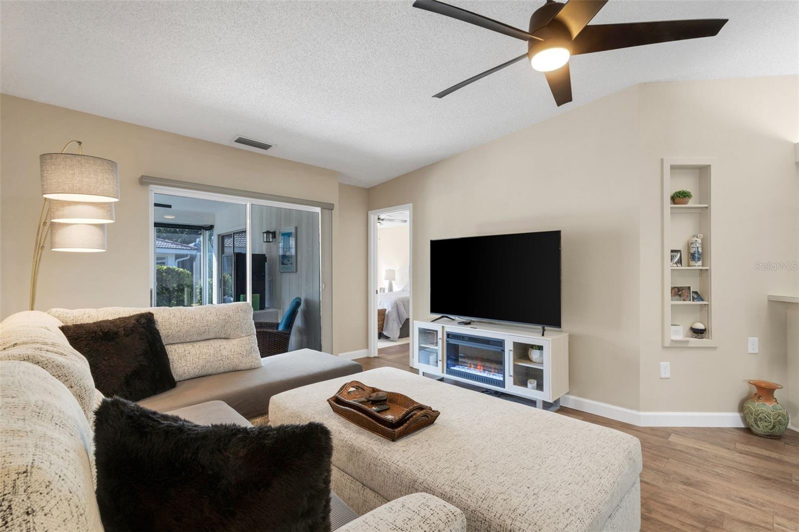 Image 12 of 50 For 5621 Garden Lakes Palm