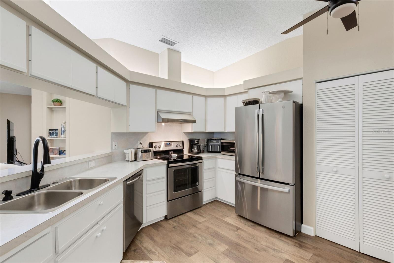 Image 18 of 50 For 5621 Garden Lakes Palm