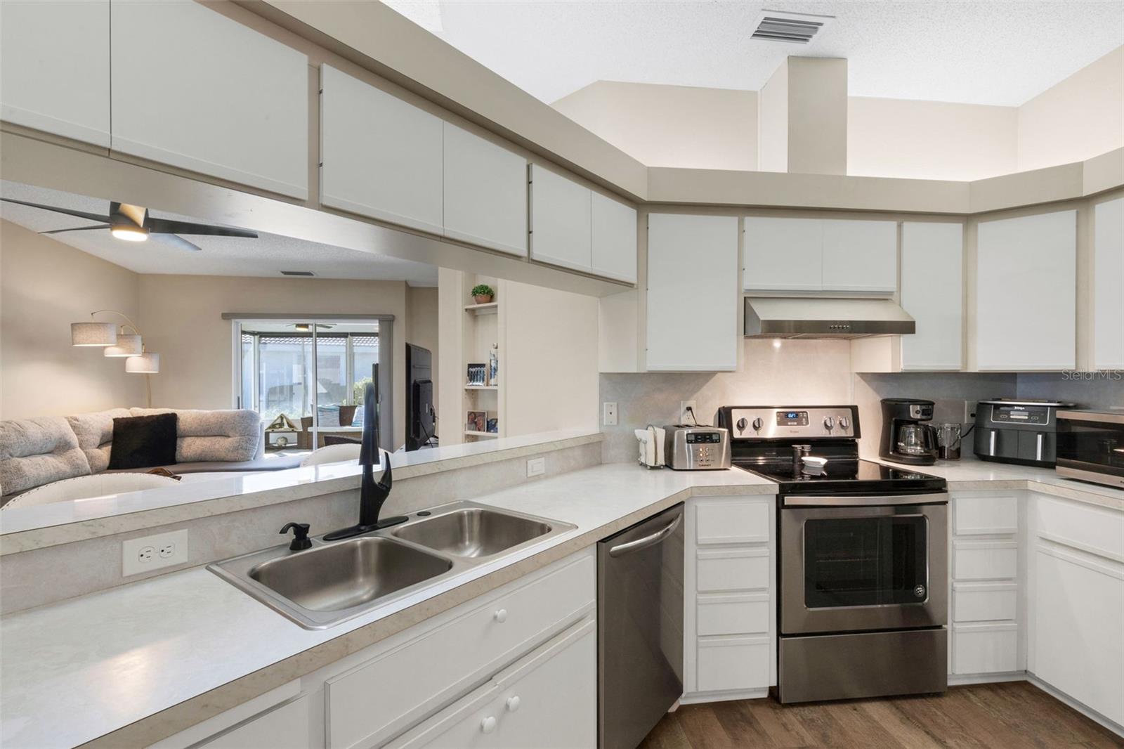 Image 19 of 50 For 5621 Garden Lakes Palm