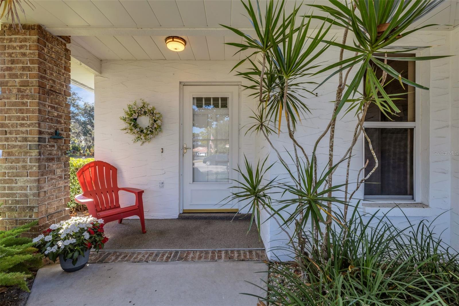 Image 2 of 50 For 5621 Garden Lakes Palm