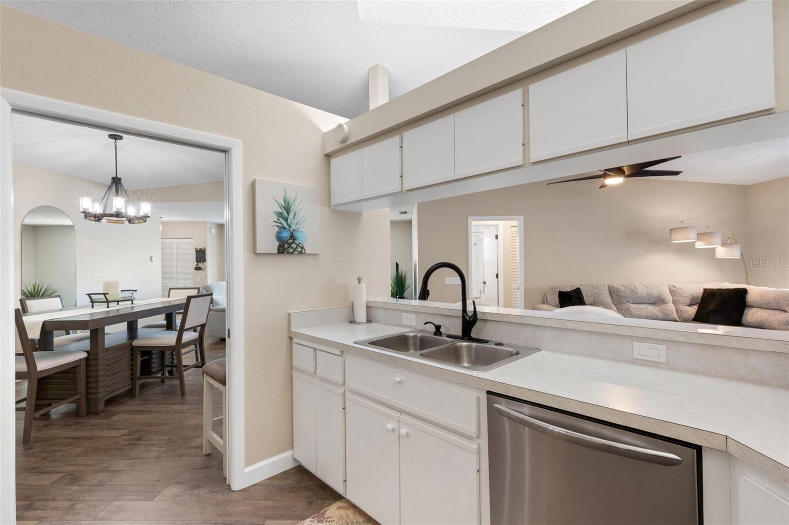 Image 22 of 50 For 5621 Garden Lakes Palm