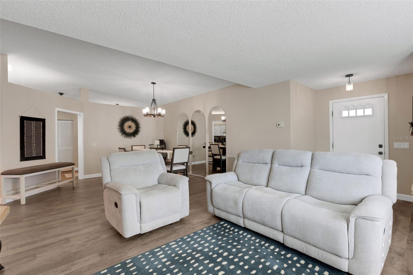 Image 4 of 50 For 5621 Garden Lakes Palm