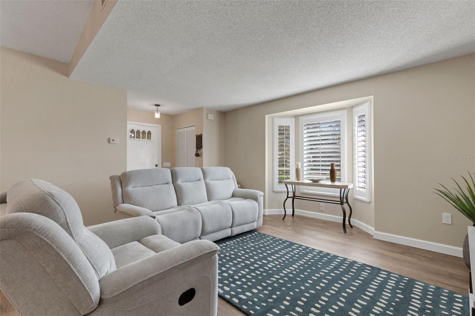 Image 5 of 50 For 5621 Garden Lakes Palm