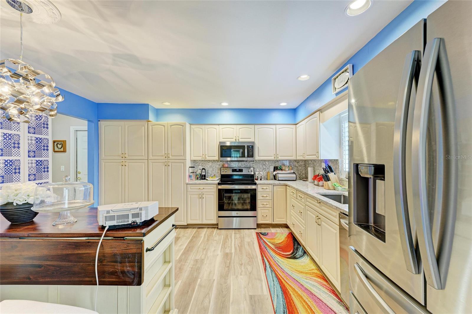 Image 17 of 38 For 7287 Eleanor Circle