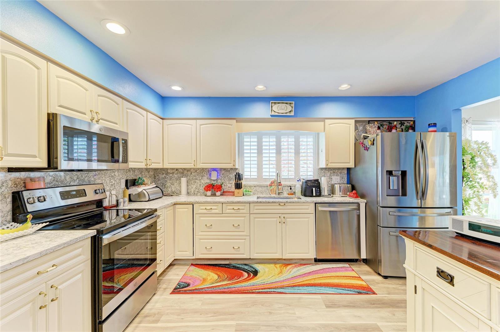 Image 18 of 38 For 7287 Eleanor Circle