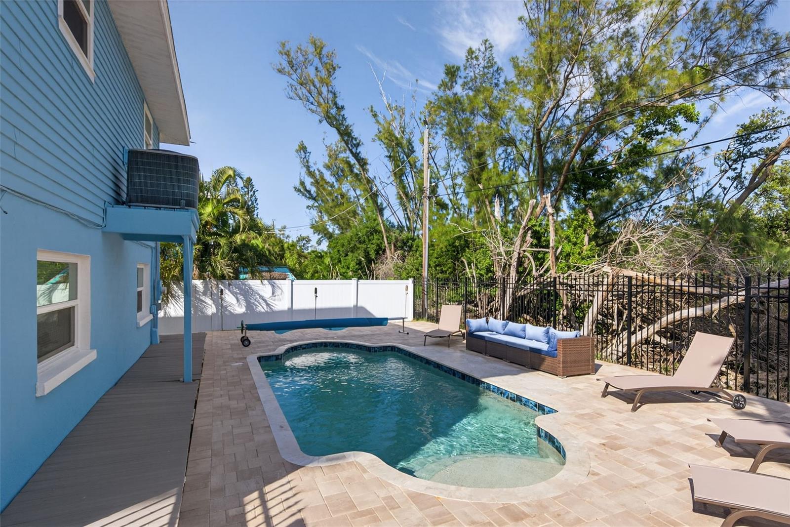 Image 38 of 80 For 2915 Avenue C