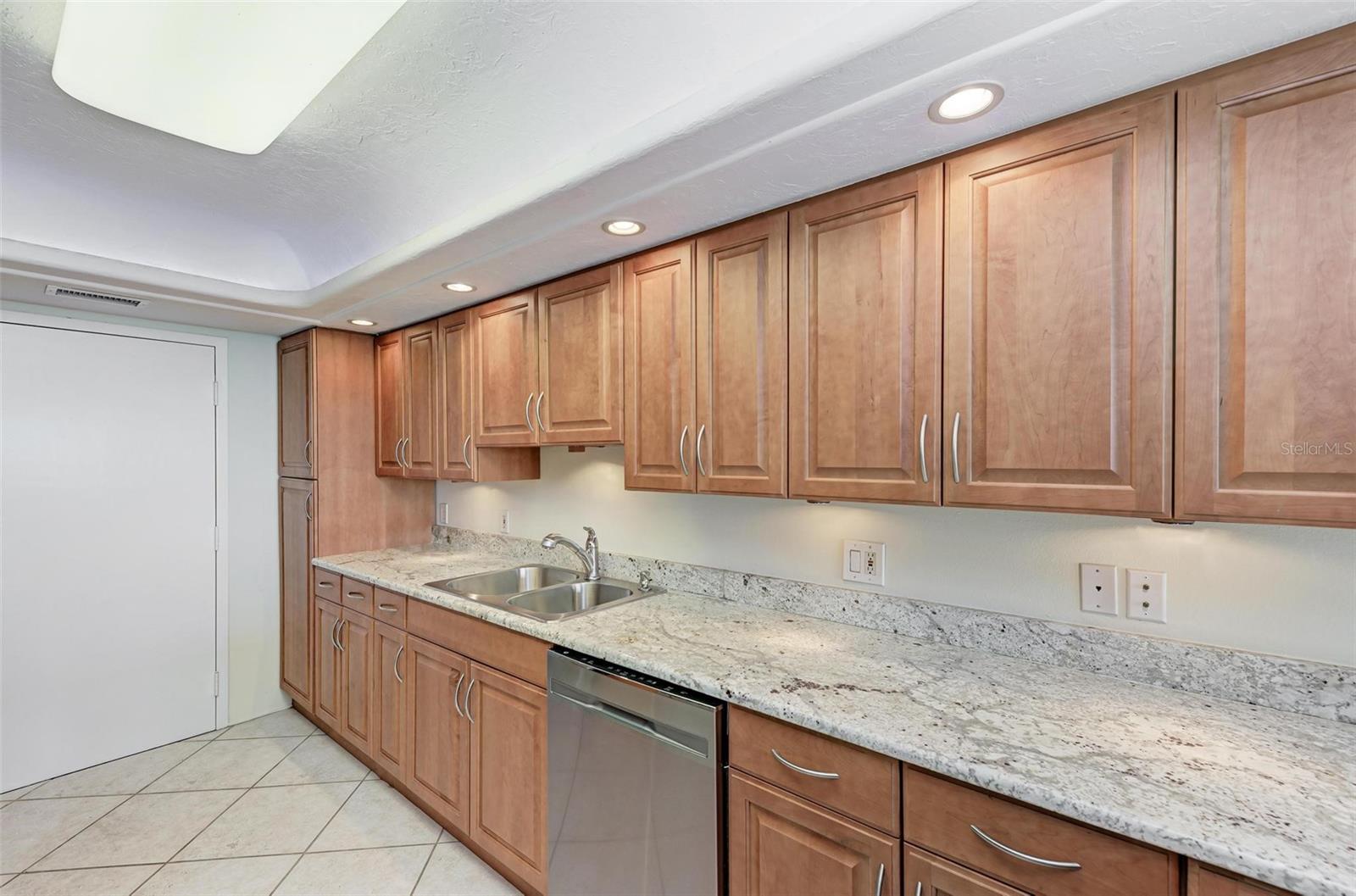 Image 14 of 53 For 435 Gulfstream Avenue 703
