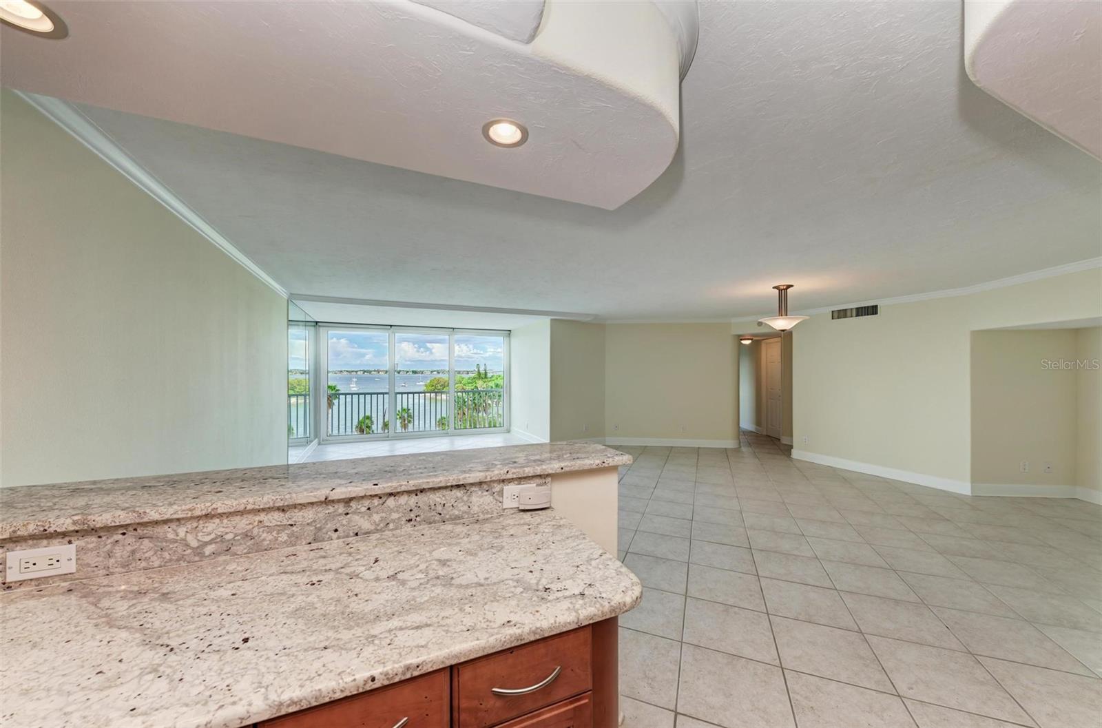 Image 17 of 53 For 435 Gulfstream Avenue 703