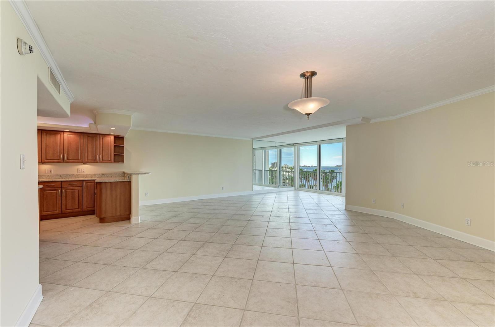 Image 19 of 53 For 435 Gulfstream Avenue 703