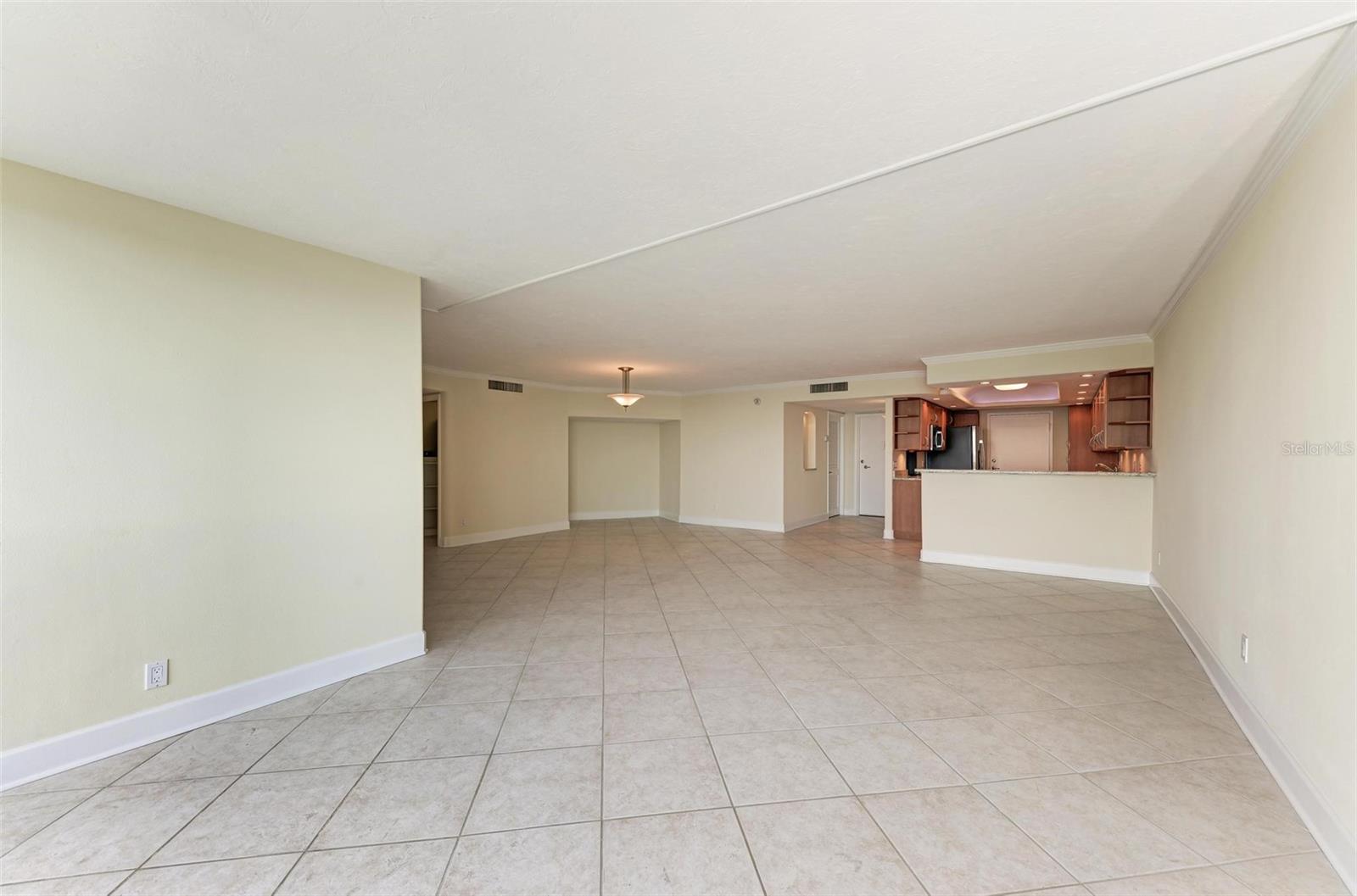 Image 20 of 53 For 435 Gulfstream Avenue 703