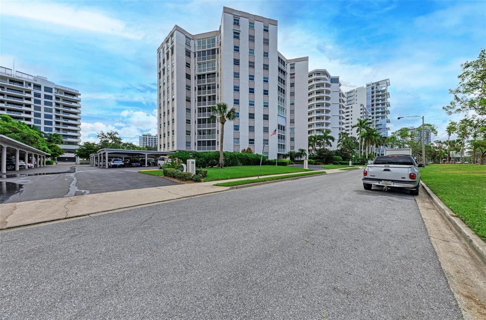 Image 6 of 53 For 435 Gulfstream Avenue 703