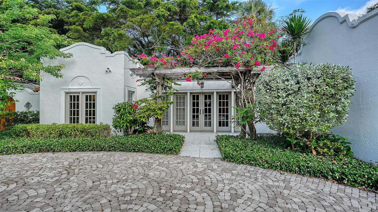 Image 41 of 67 For 4311 Bay Shore Road