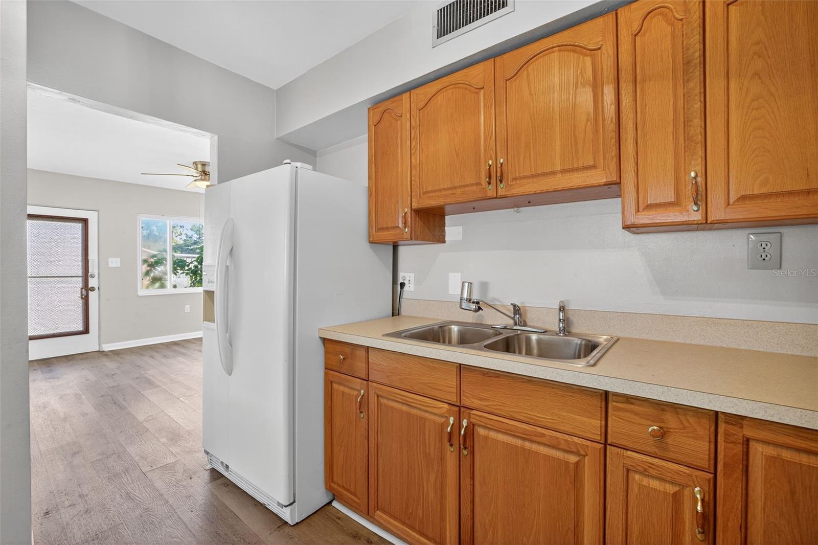 Image 15 of 34 For 6092 71st Avenue N