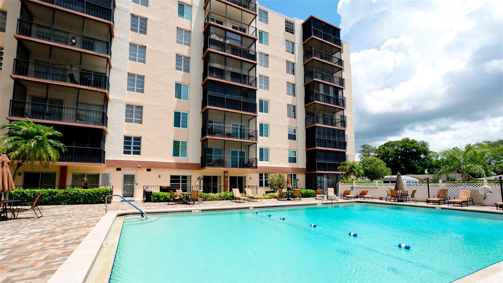 Image 4 of 32 For 2901 26th Street W 818