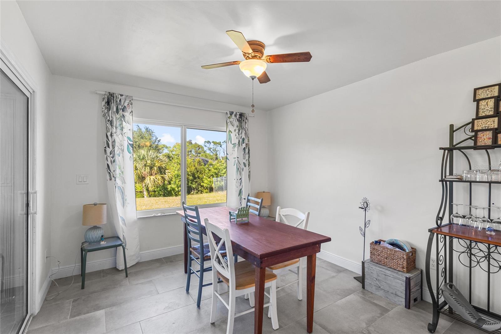 Image 10 of 54 For 13384 Darnell Avenue