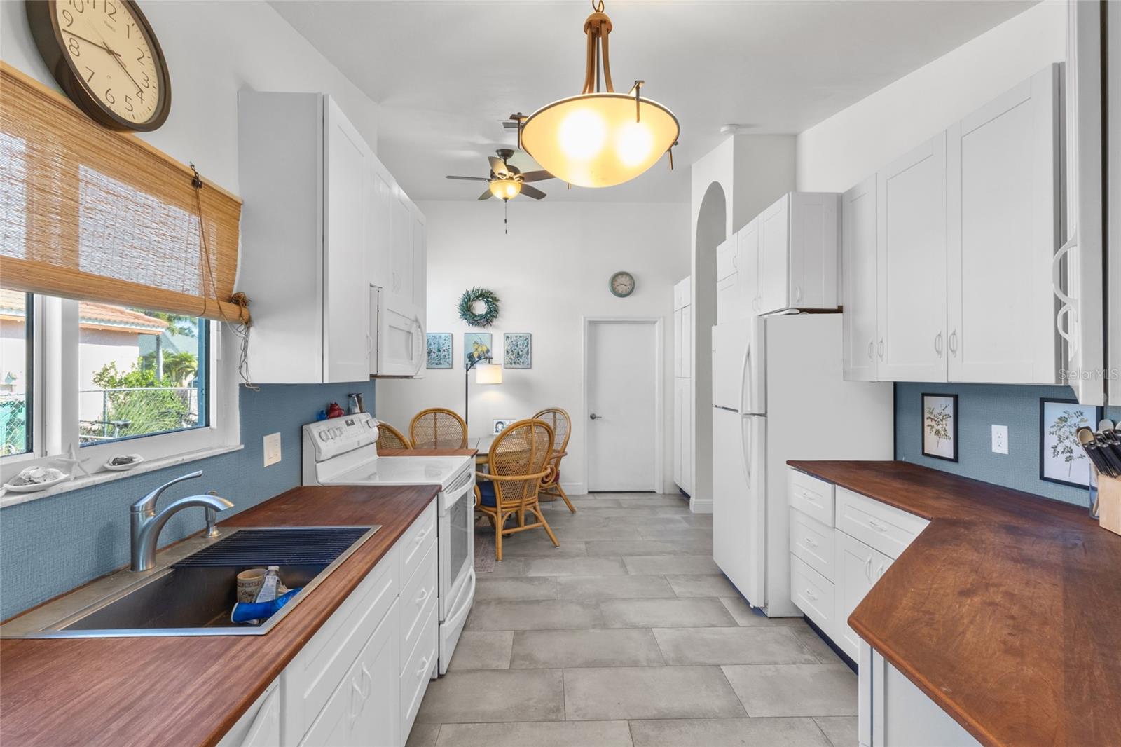 Image 12 of 54 For 13384 Darnell Avenue