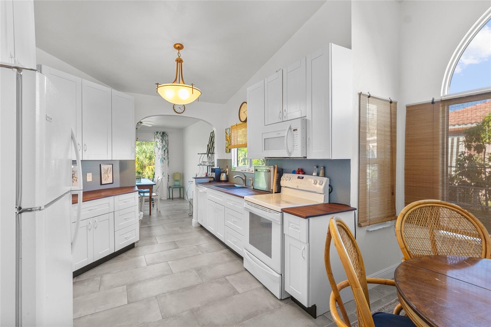 Image 13 of 54 For 13384 Darnell Avenue