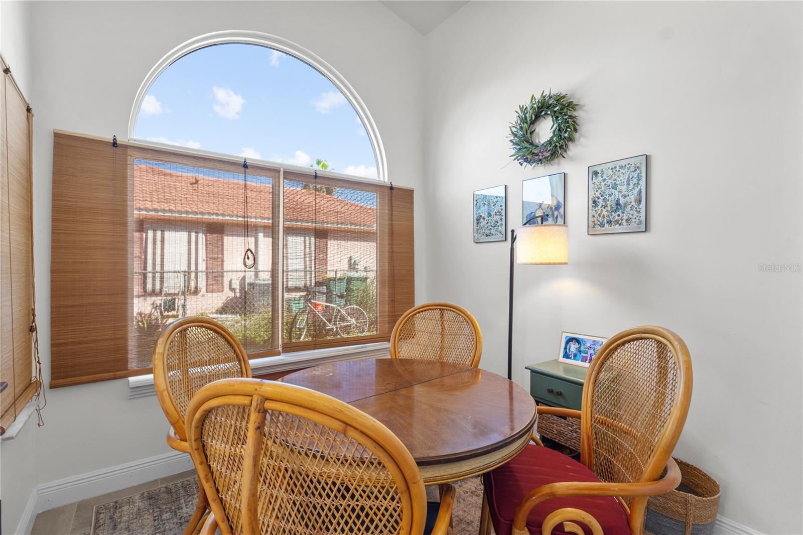 Image 15 of 54 For 13384 Darnell Avenue