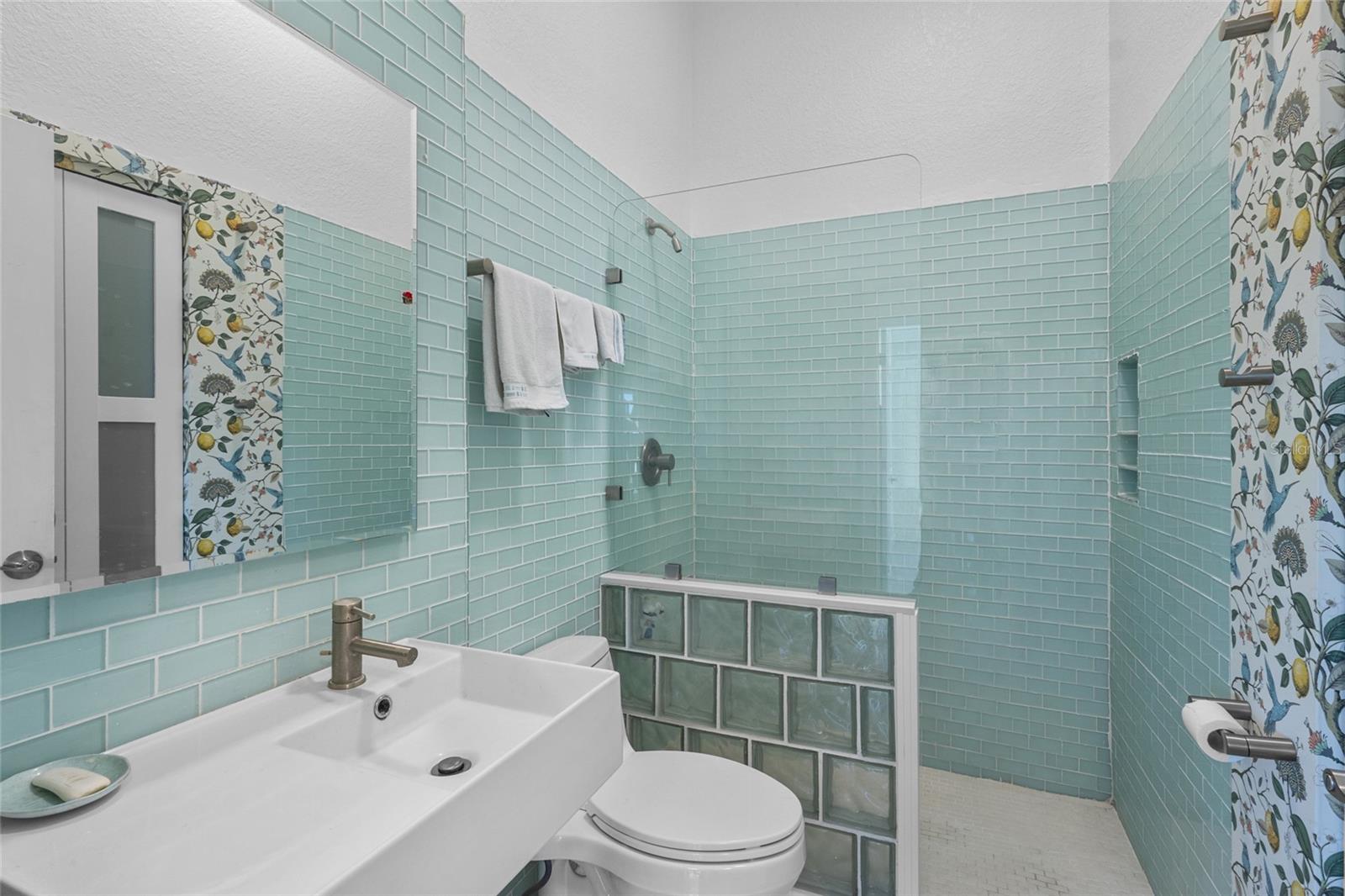 Image 17 of 54 For 13384 Darnell Avenue