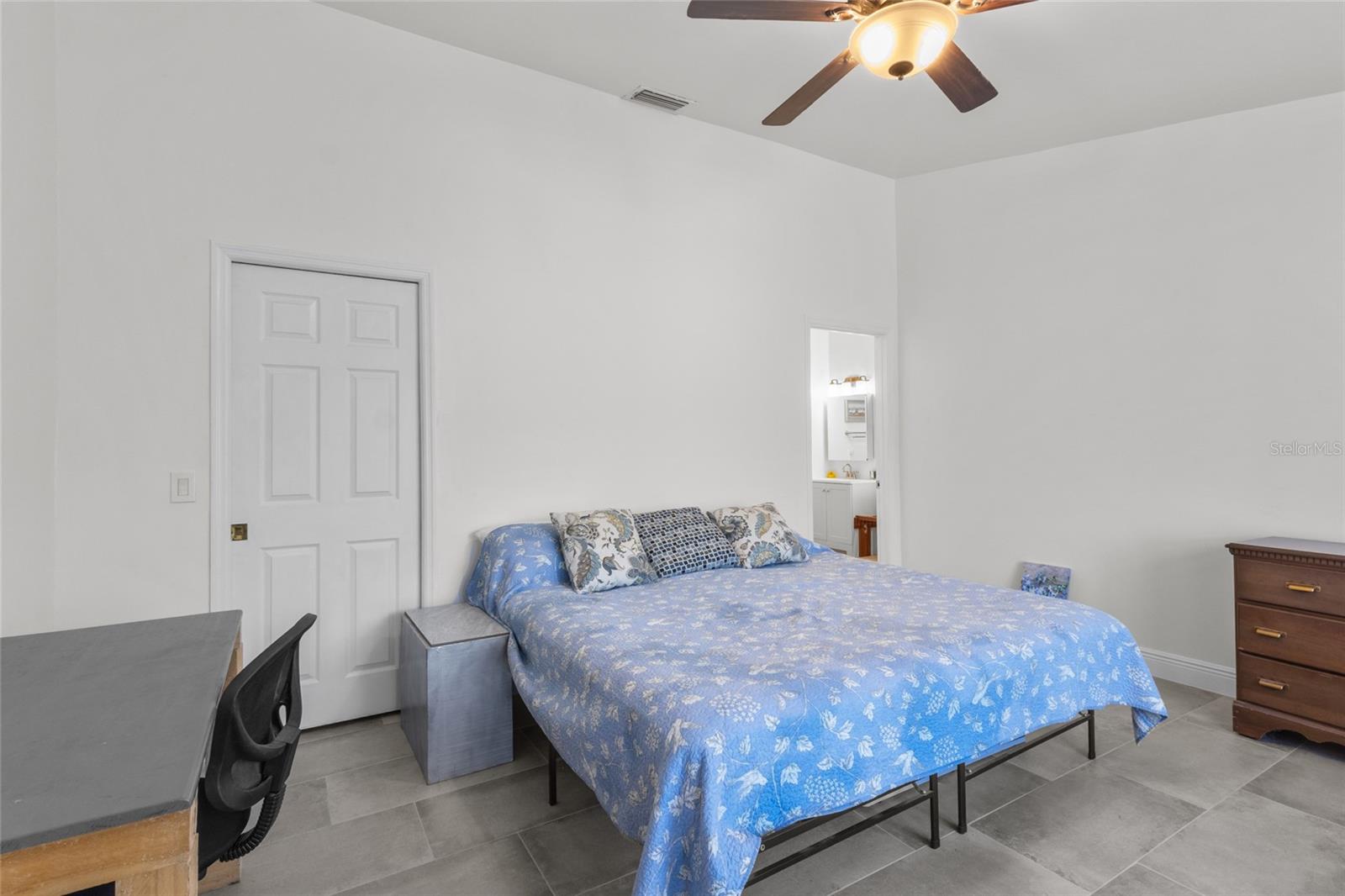 Image 20 of 54 For 13384 Darnell Avenue