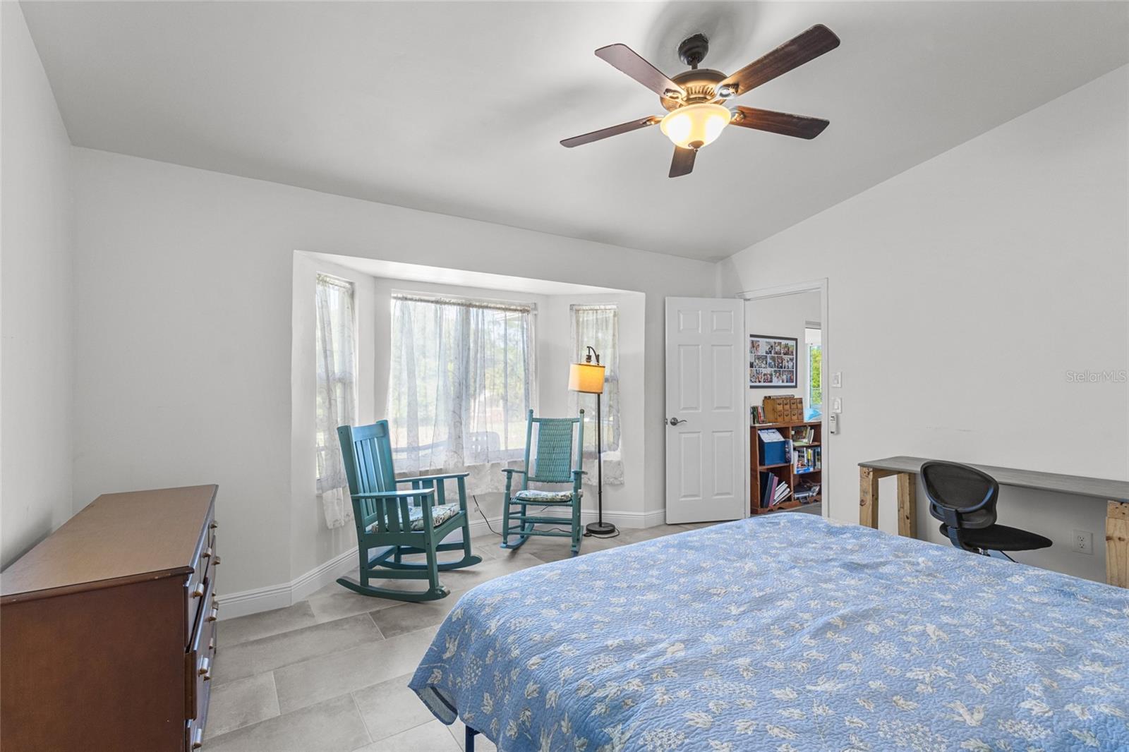 Image 21 of 54 For 13384 Darnell Avenue