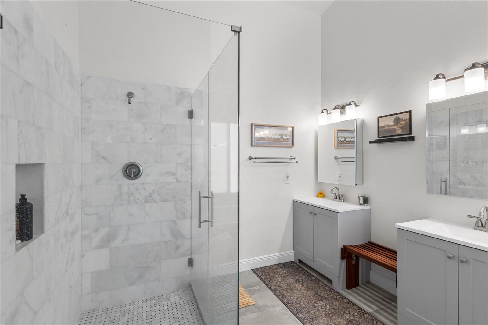 Image 22 of 54 For 13384 Darnell Avenue