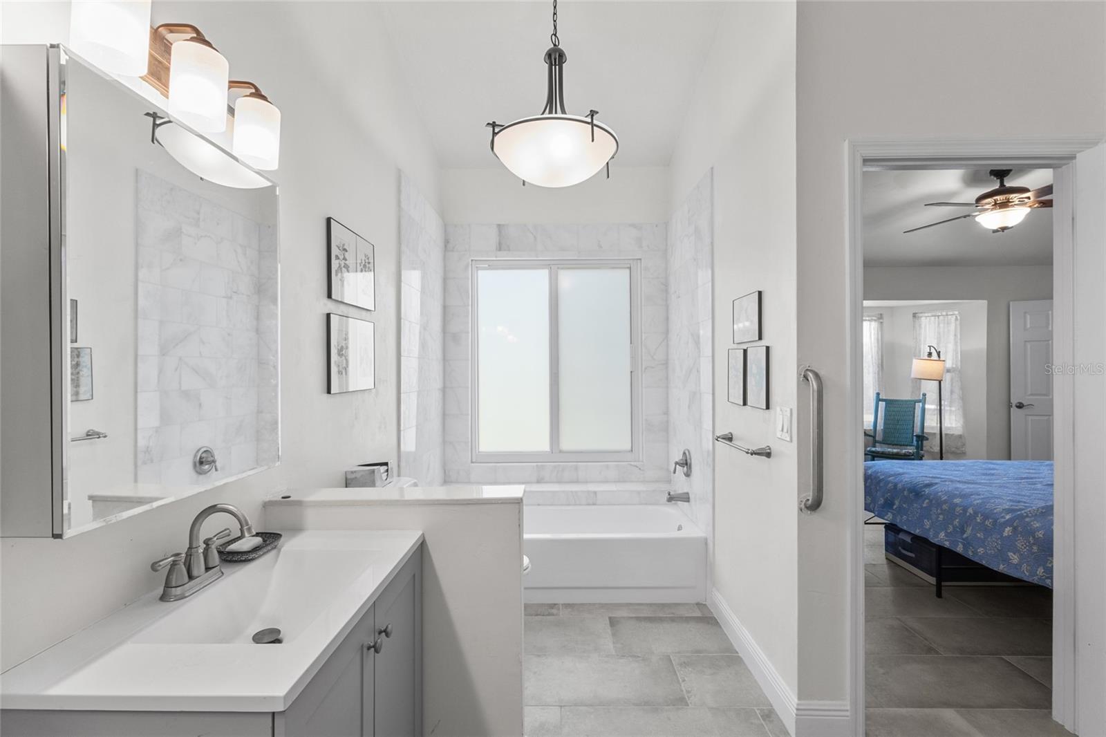 Image 23 of 54 For 13384 Darnell Avenue