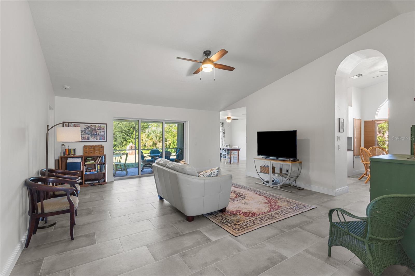 Image 5 of 54 For 13384 Darnell Avenue