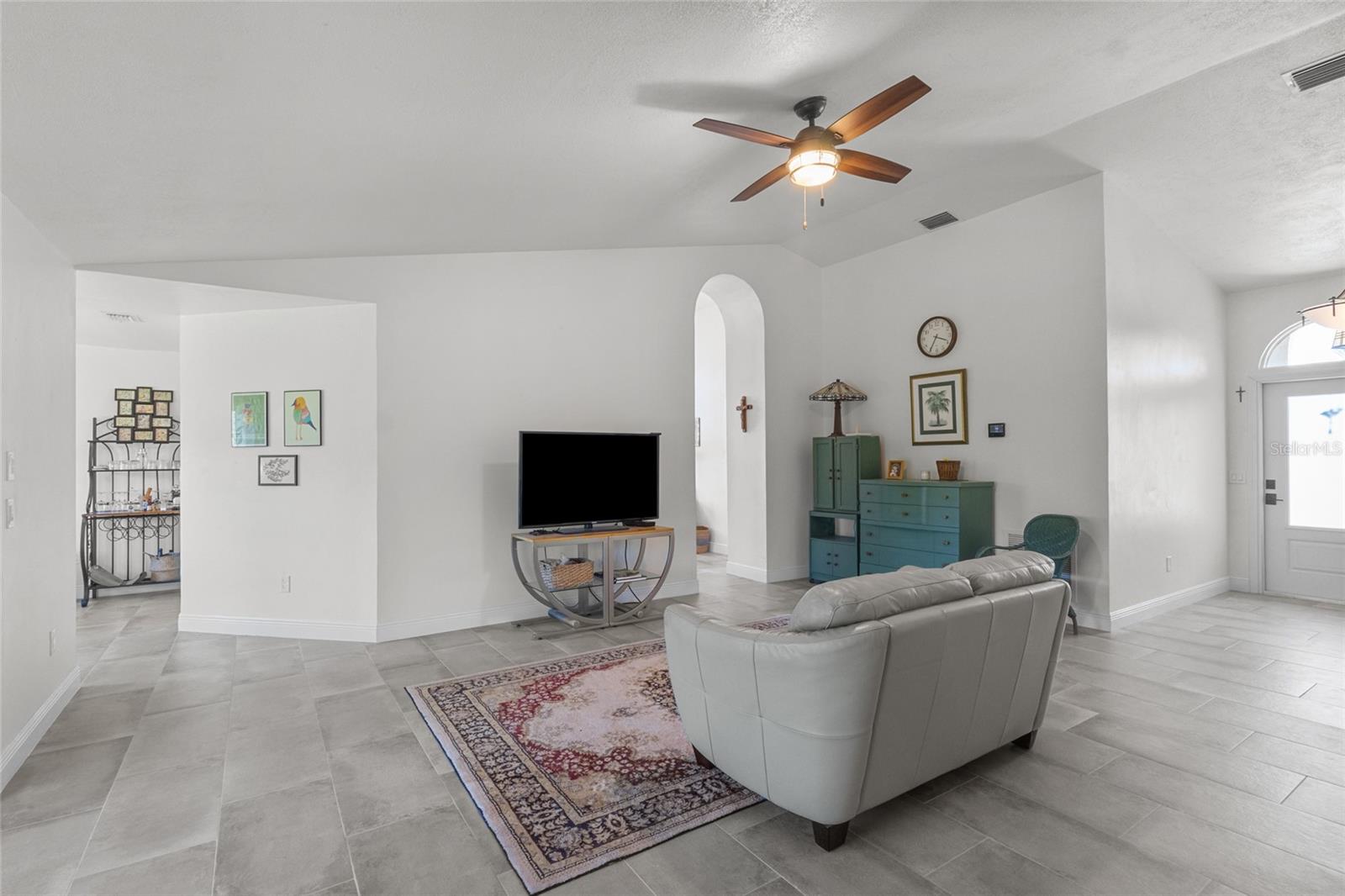 Image 6 of 54 For 13384 Darnell Avenue