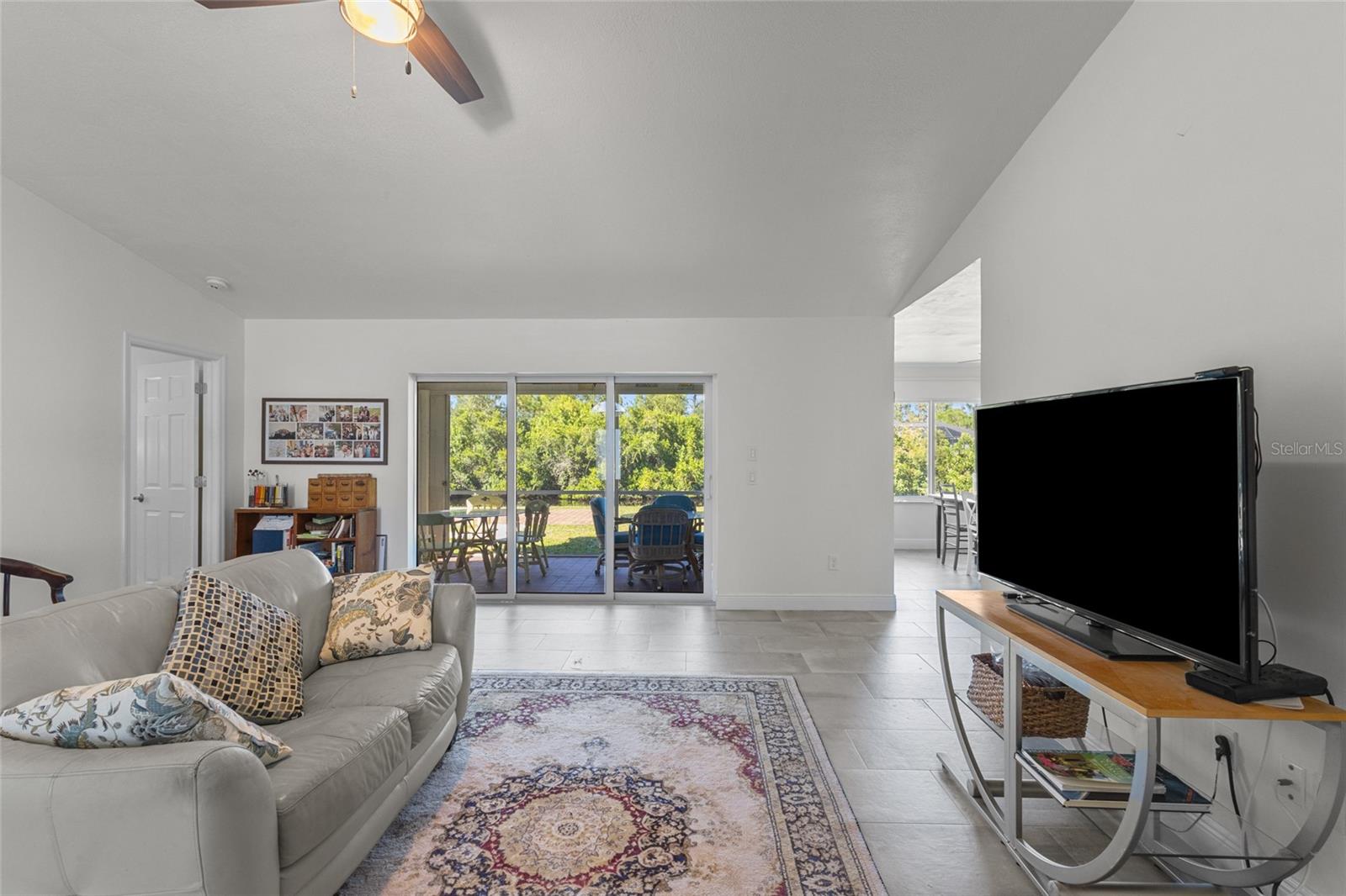 Image 7 of 54 For 13384 Darnell Avenue