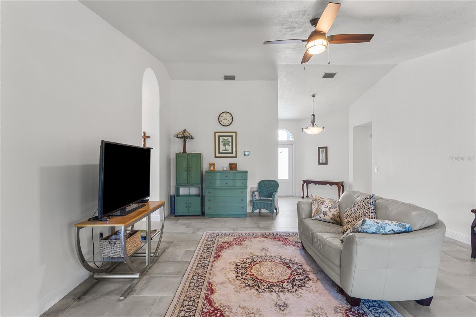 Image 9 of 54 For 13384 Darnell Avenue