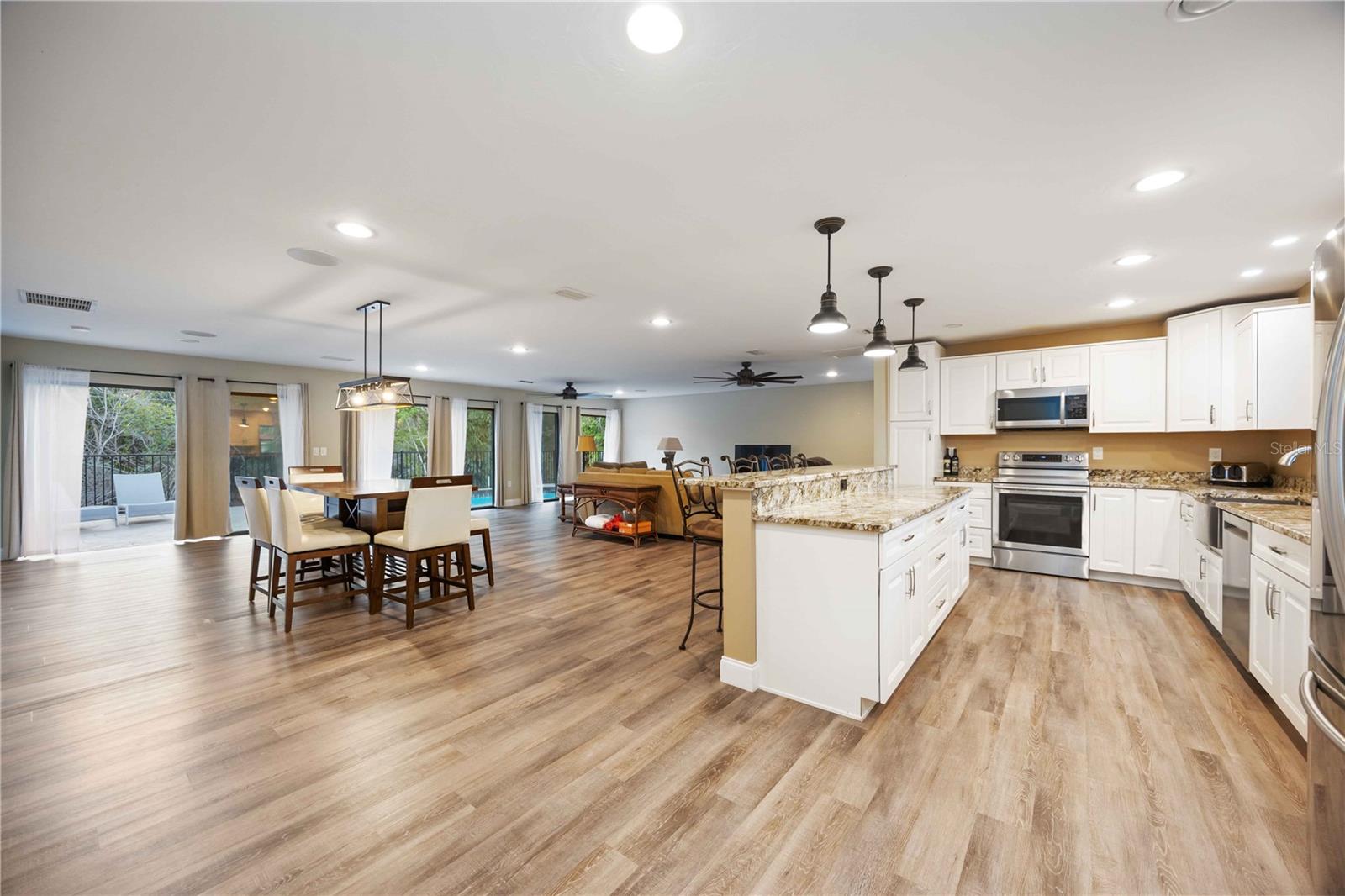 Image 10 of 94 For 635 Tropical Circle