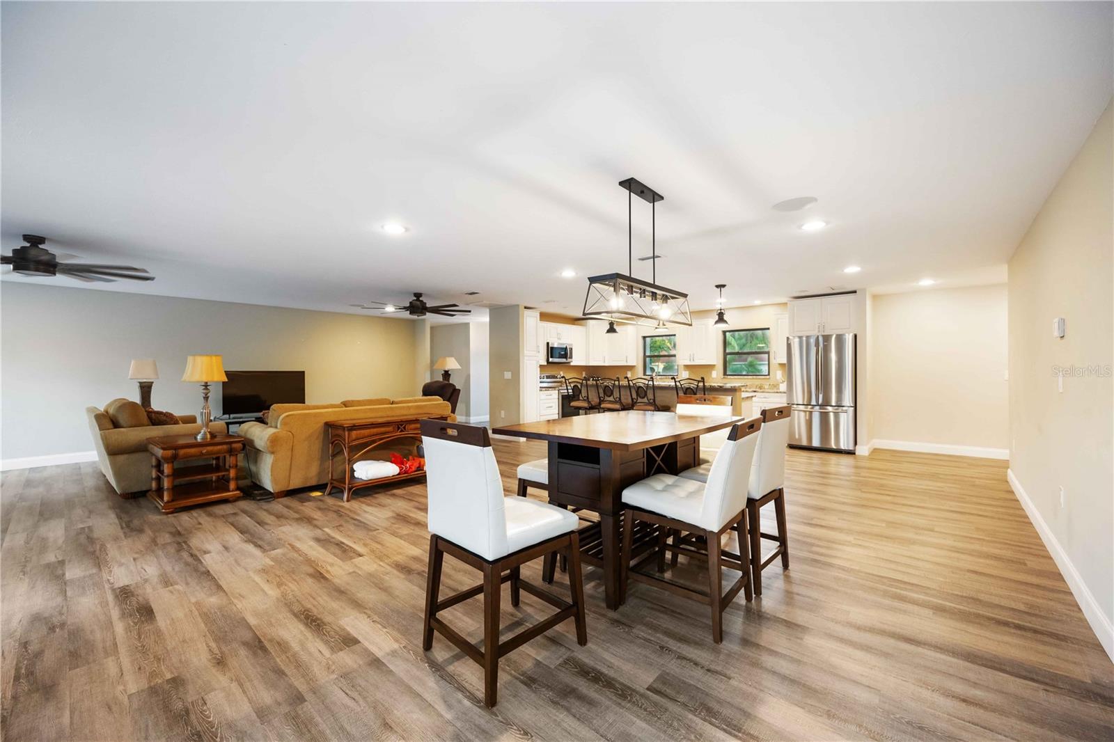 Image 13 of 94 For 635 Tropical Circle