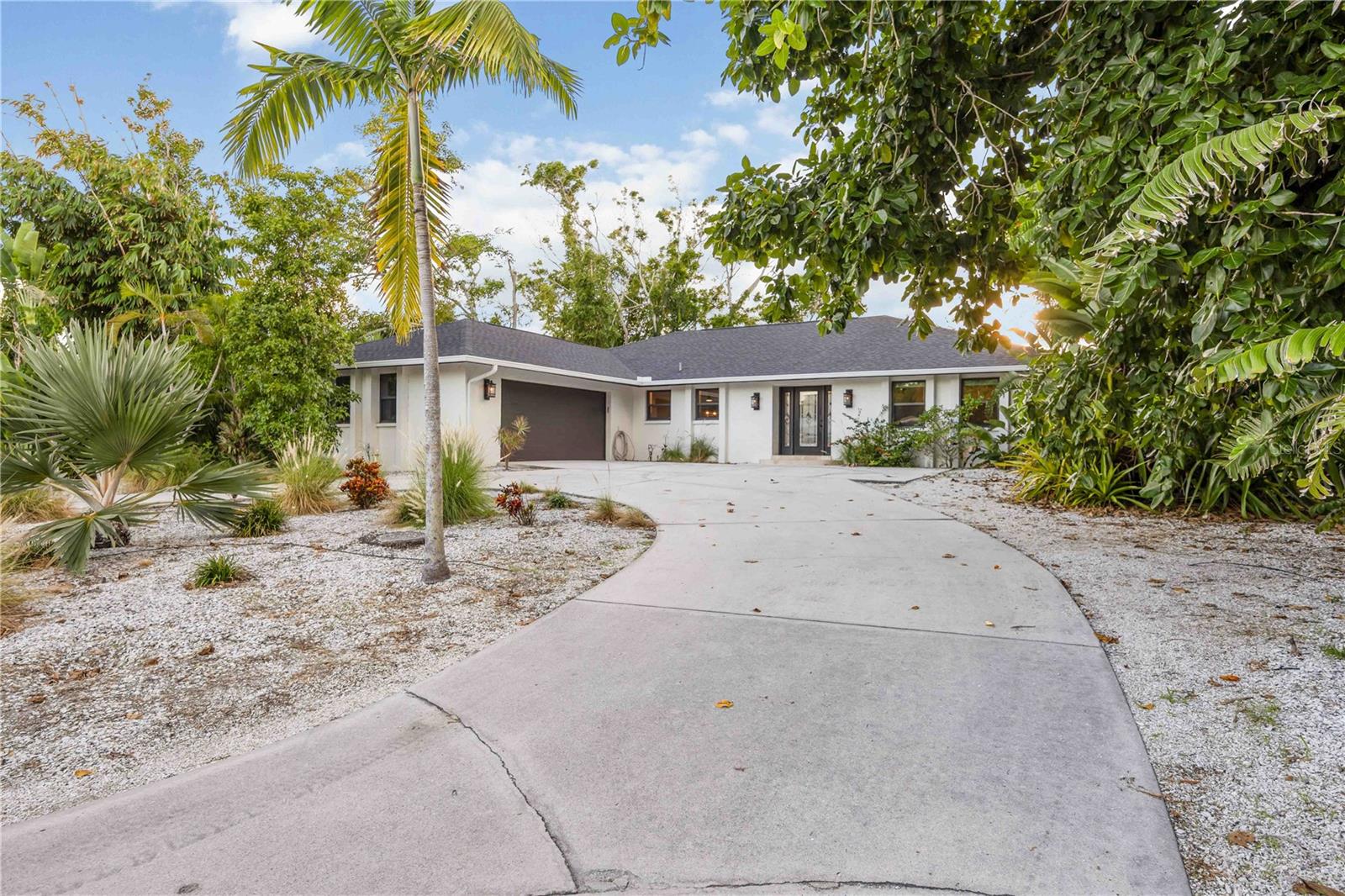 Image 2 of 94 For 635 Tropical Circle