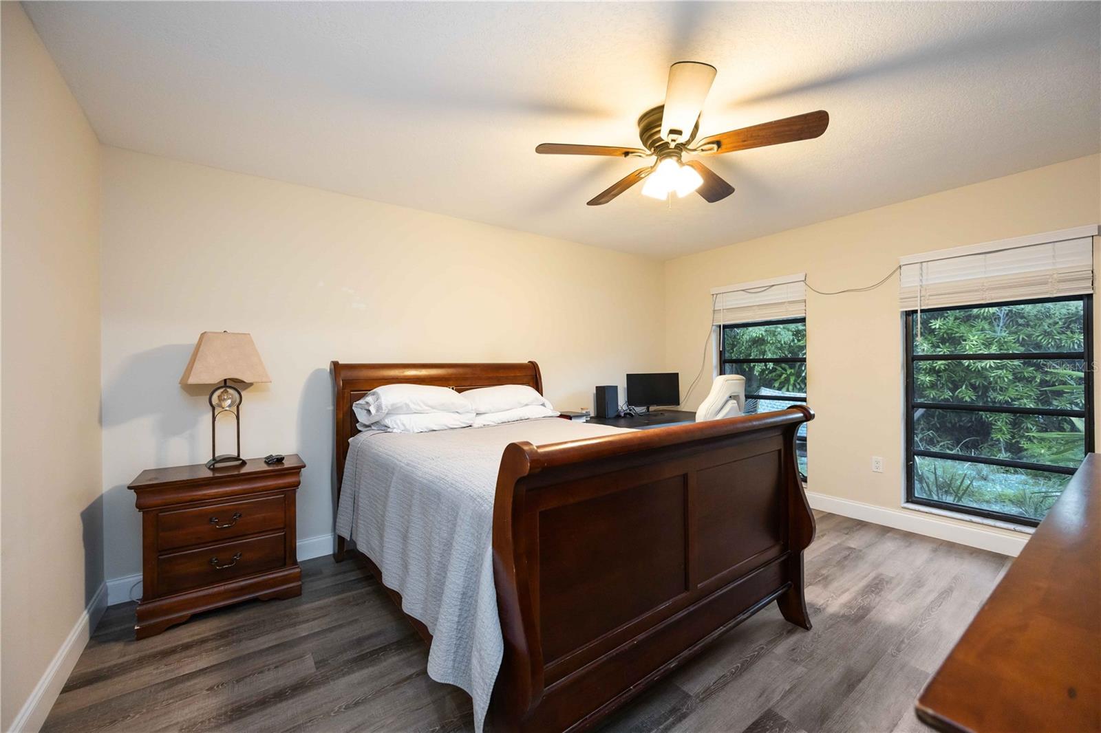 Image 22 of 94 For 635 Tropical Circle