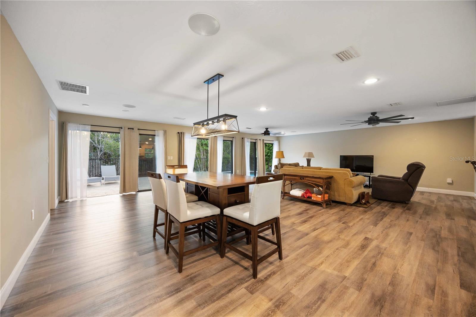 Image 25 of 94 For 635 Tropical Circle