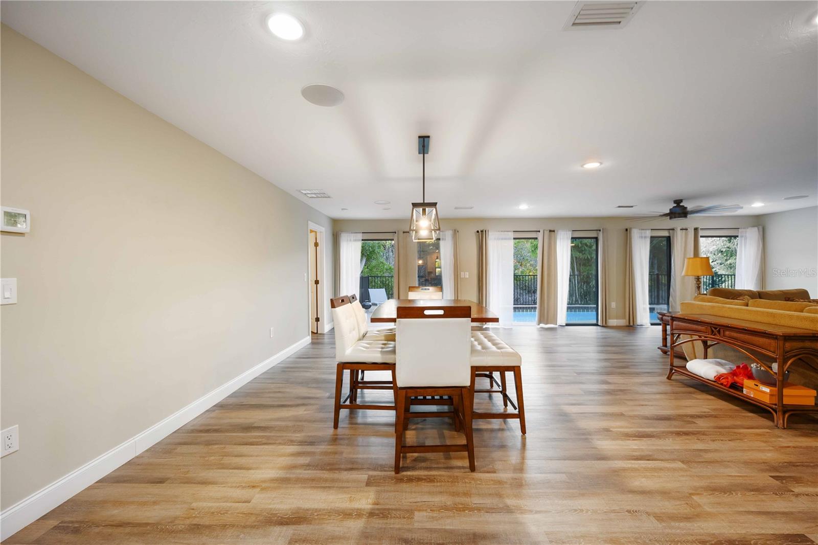 Image 26 of 94 For 635 Tropical Circle