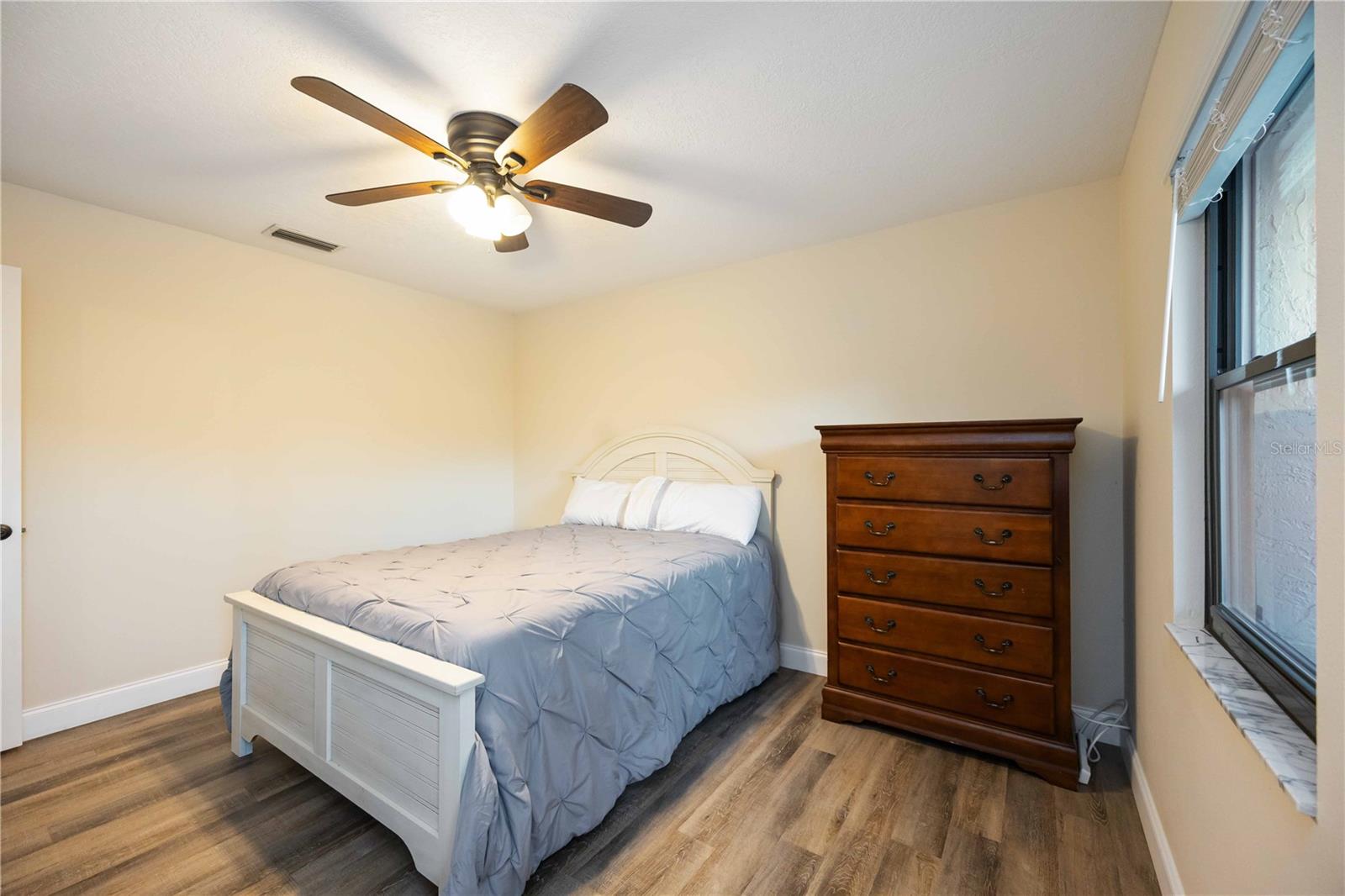 Image 28 of 94 For 635 Tropical Circle