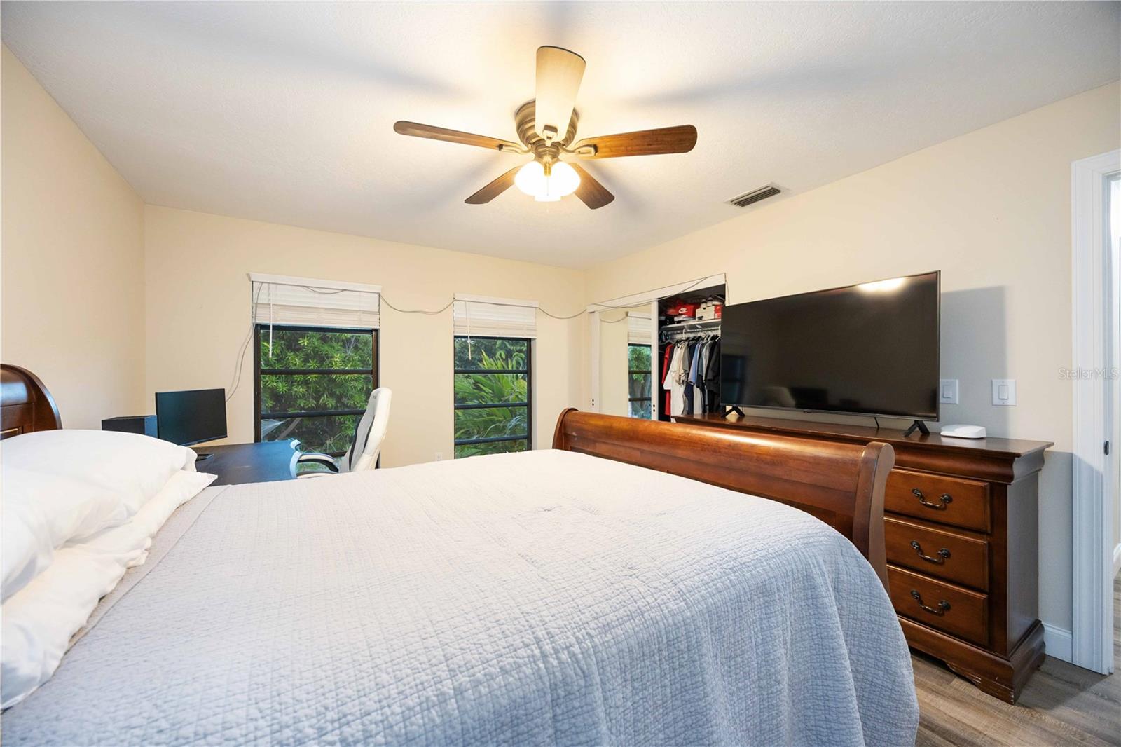 Image 29 of 94 For 635 Tropical Circle