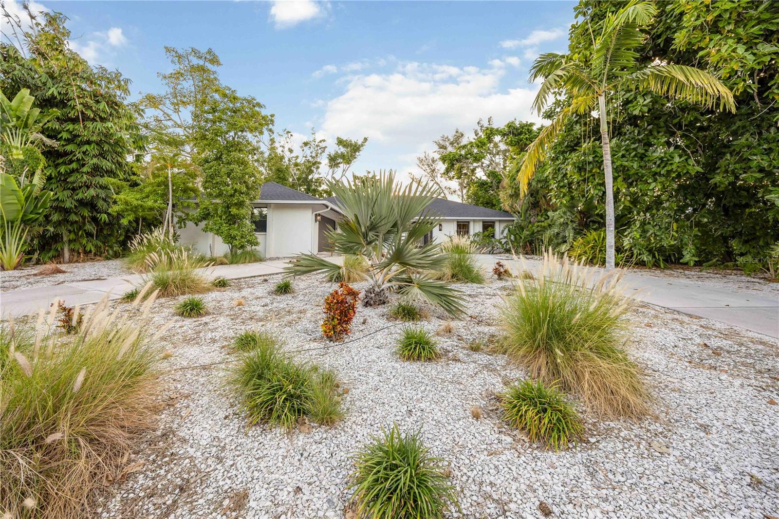 Image 3 of 94 For 635 Tropical Circle