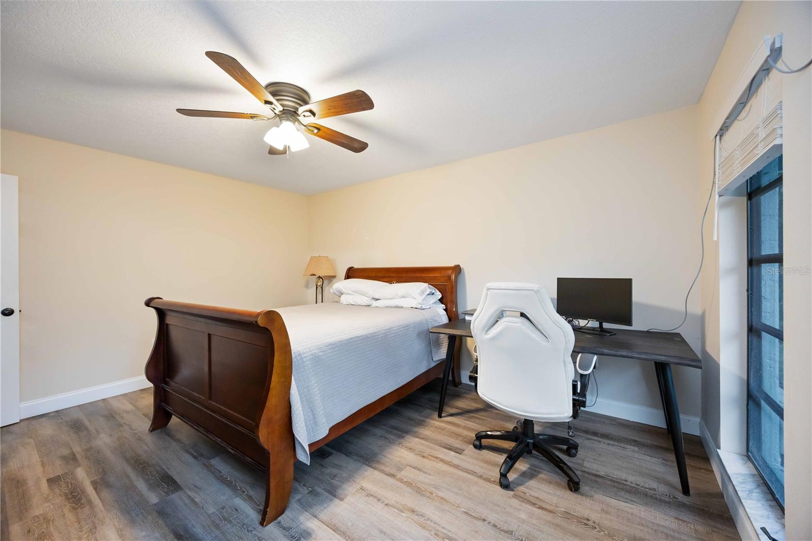 Image 30 of 94 For 635 Tropical Circle