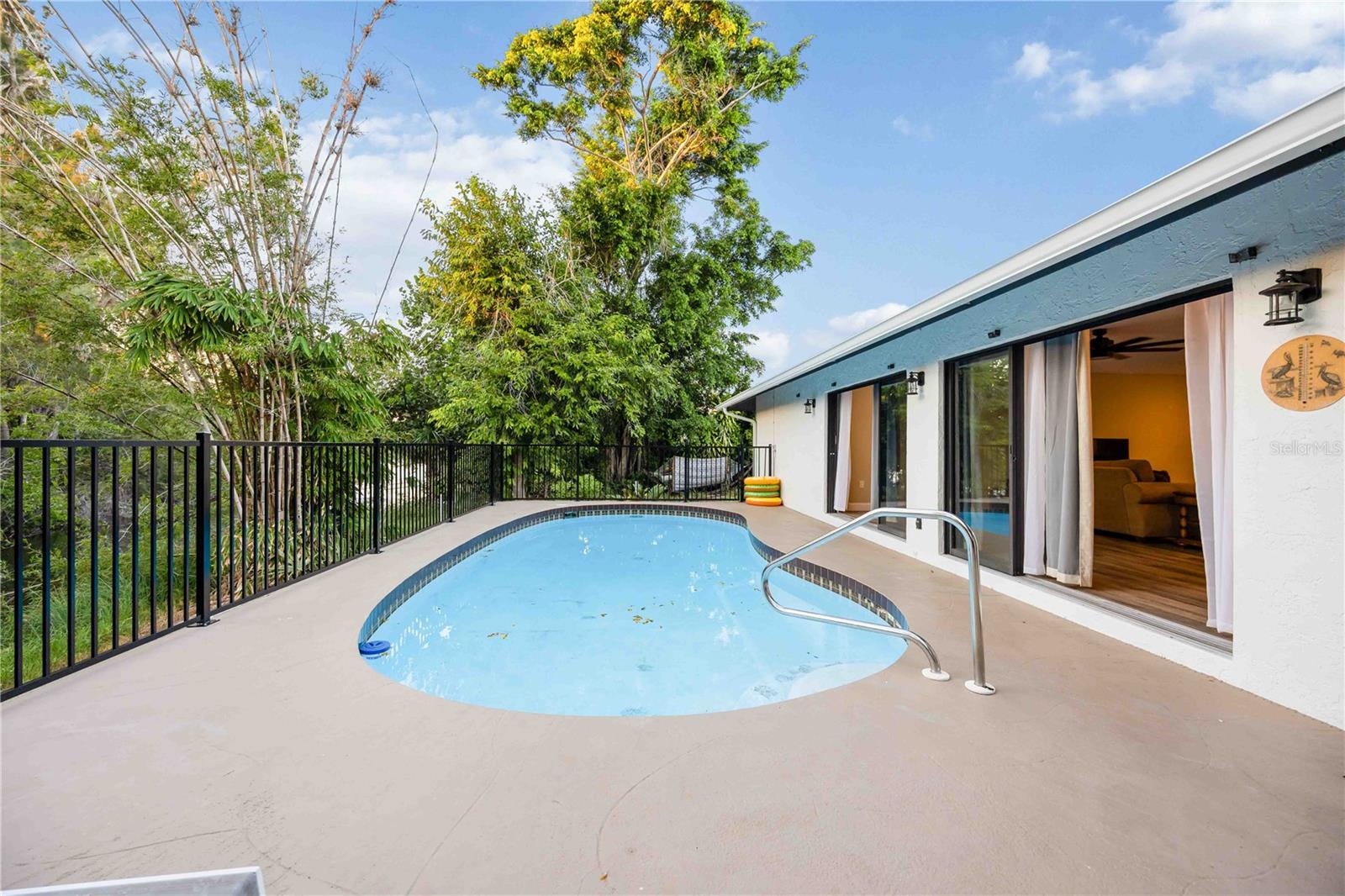 Image 32 of 94 For 635 Tropical Circle