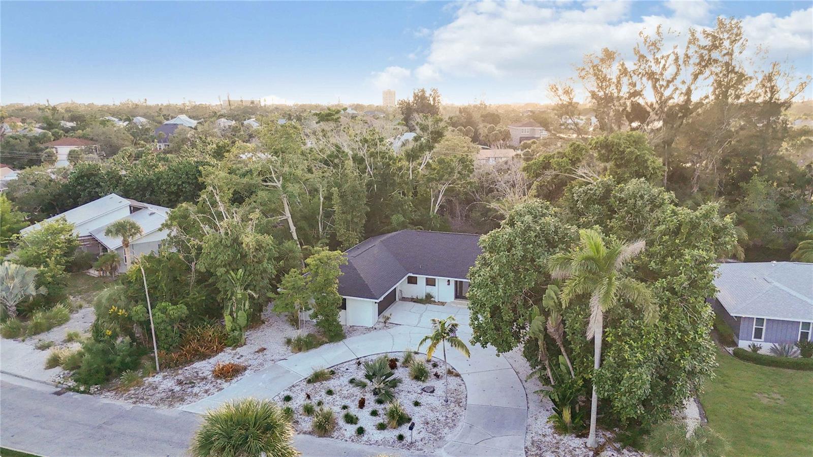 Image 35 of 94 For 635 Tropical Circle