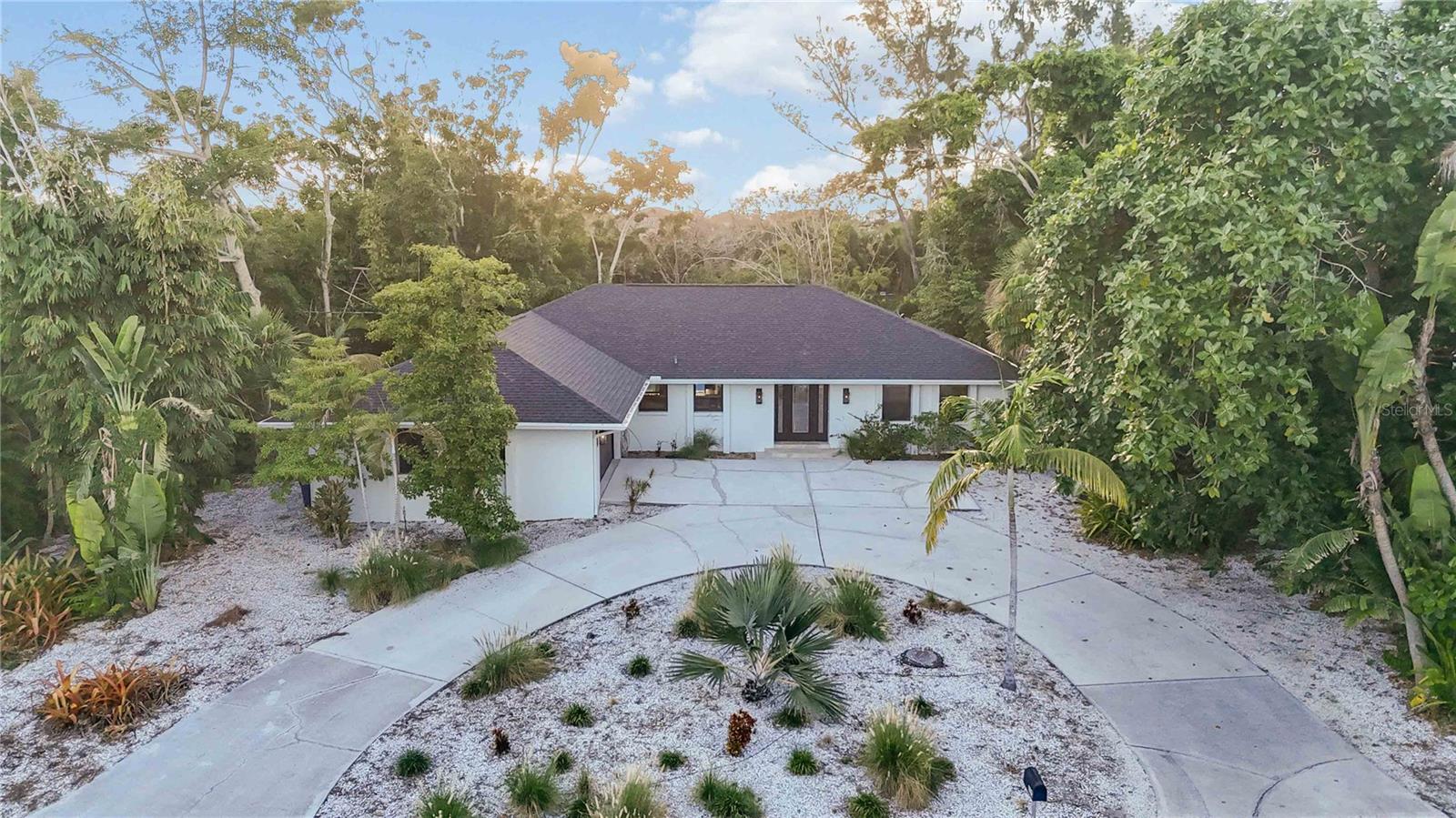 Image 36 of 94 For 635 Tropical Circle