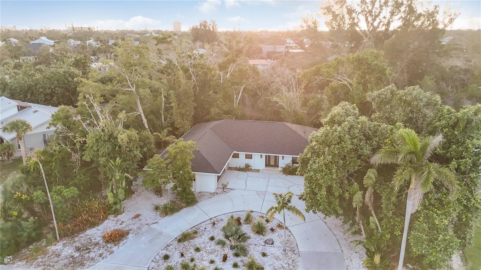 Image 38 of 94 For 635 Tropical Circle