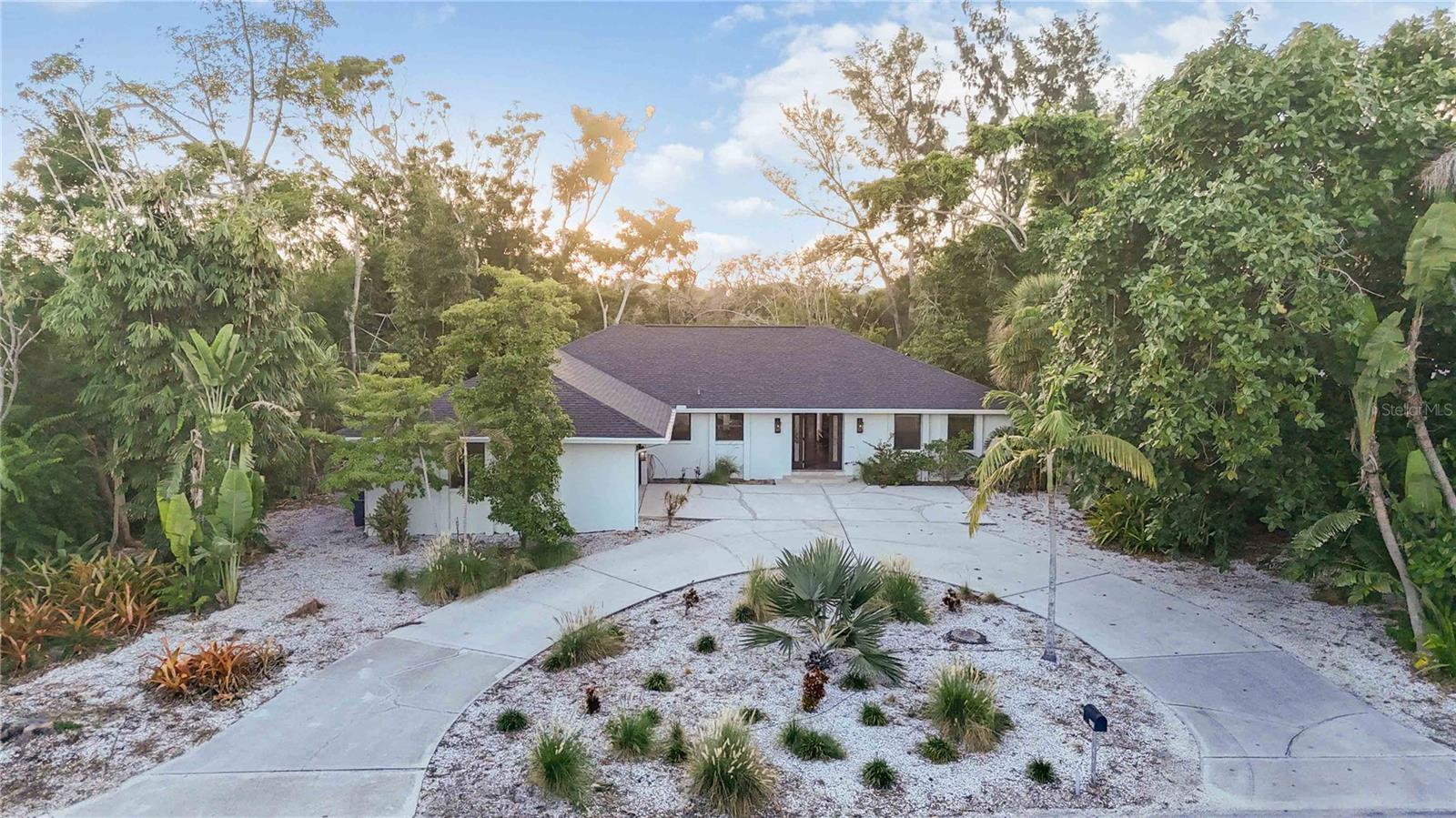 Image 40 of 94 For 635 Tropical Circle