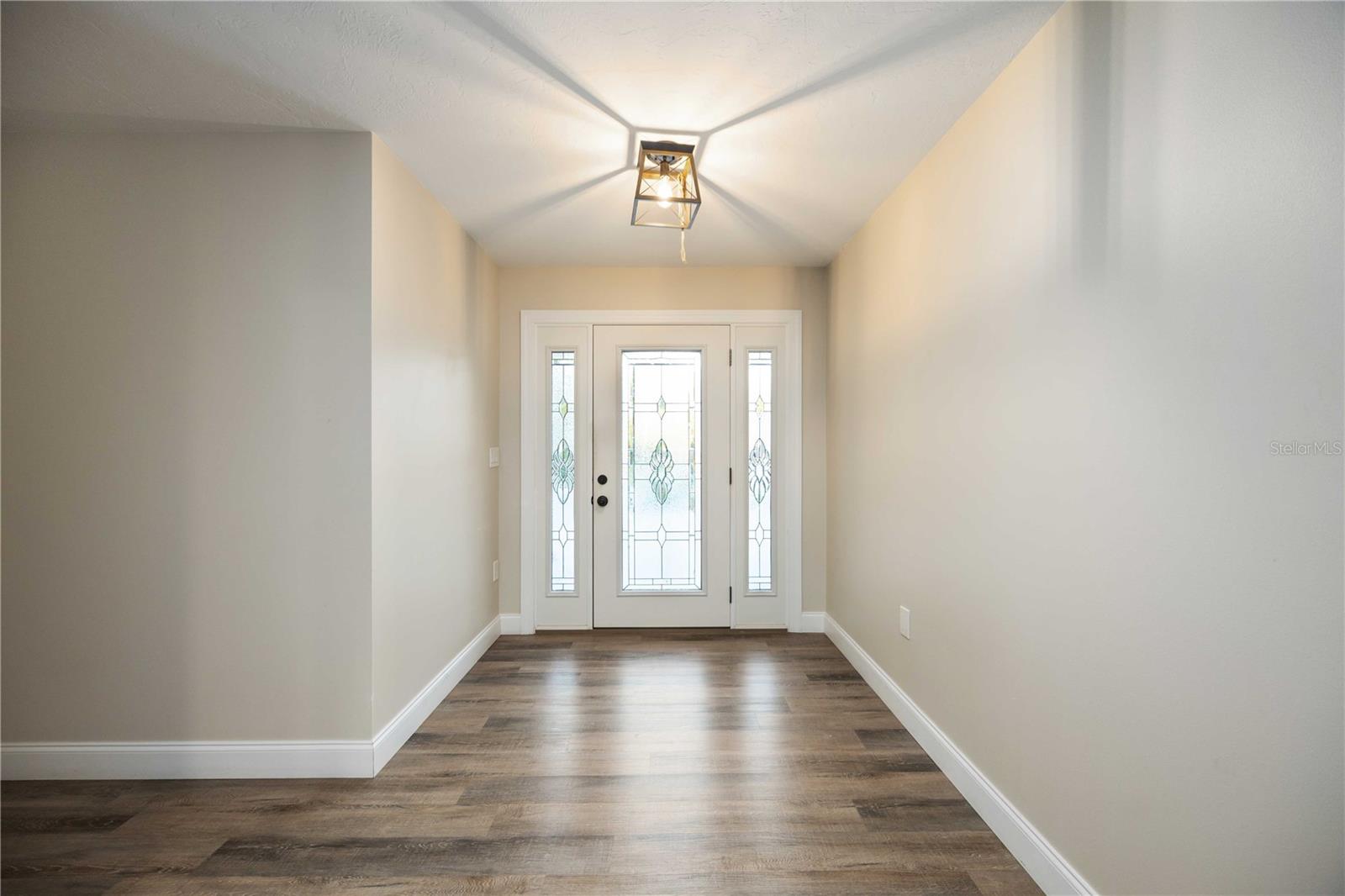 Image 6 of 94 For 635 Tropical Circle